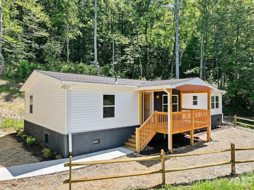 26 Lancelot Loop Canton, NC 28716