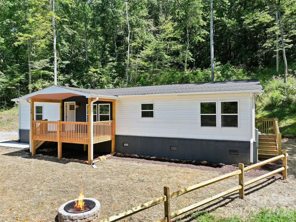 26 Lancelot Loop Canton, NC 28716