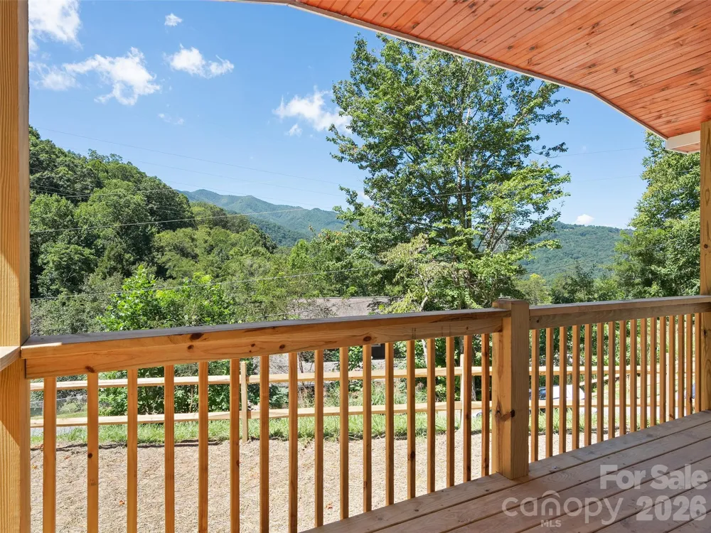 26 Lancelot Loop Canton, NC 28716