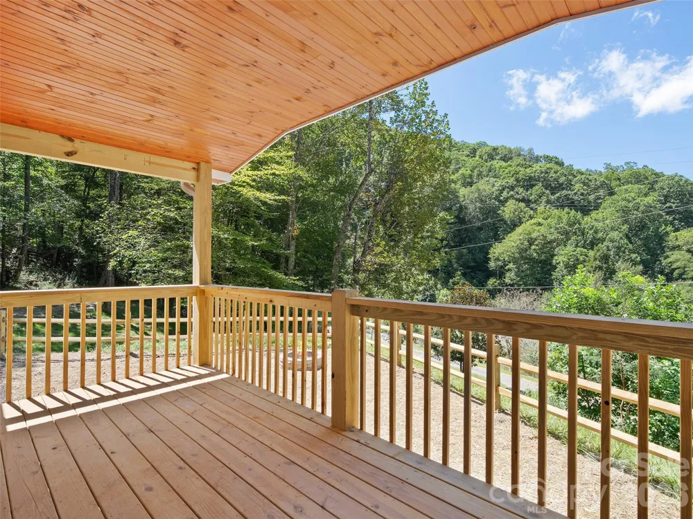 26 Lancelot Loop Canton, NC 28716