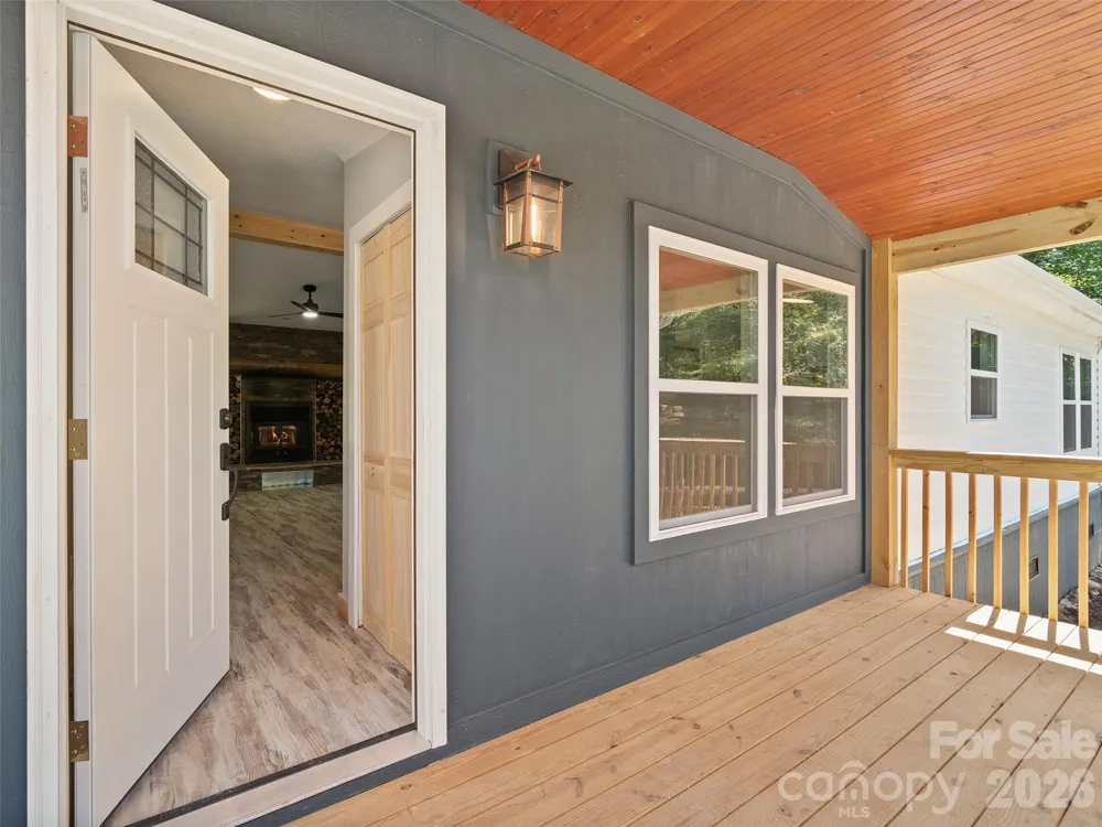 26 Lancelot Loop Canton, NC 28716
