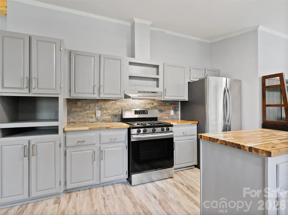 26 Lancelot Loop Canton, NC 28716