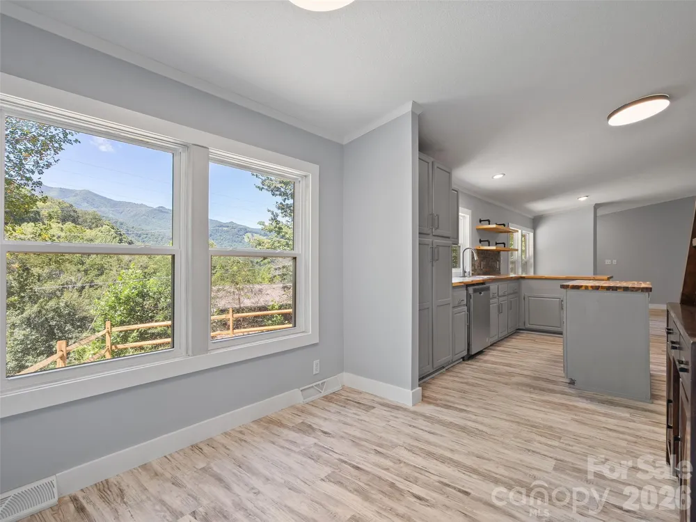 26 Lancelot Loop Canton, NC 28716