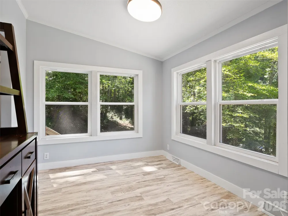 26 Lancelot Loop Canton, NC 28716