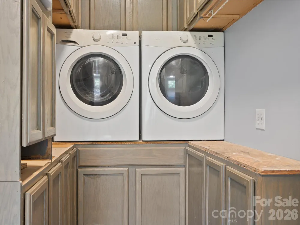 26 Lancelot Loop Canton, NC 28716