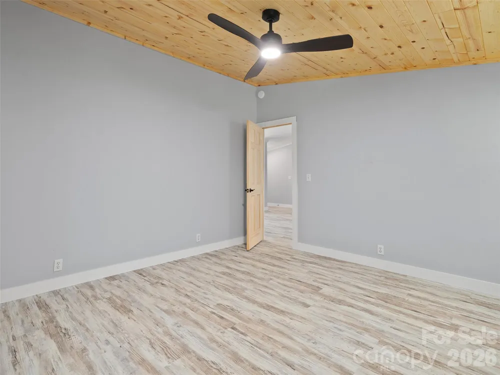 26 Lancelot Loop Canton, NC 28716