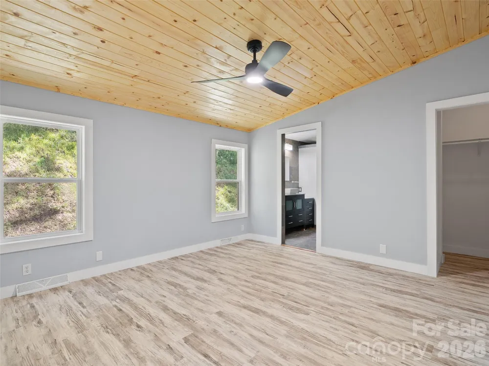 26 Lancelot Loop Canton, NC 28716