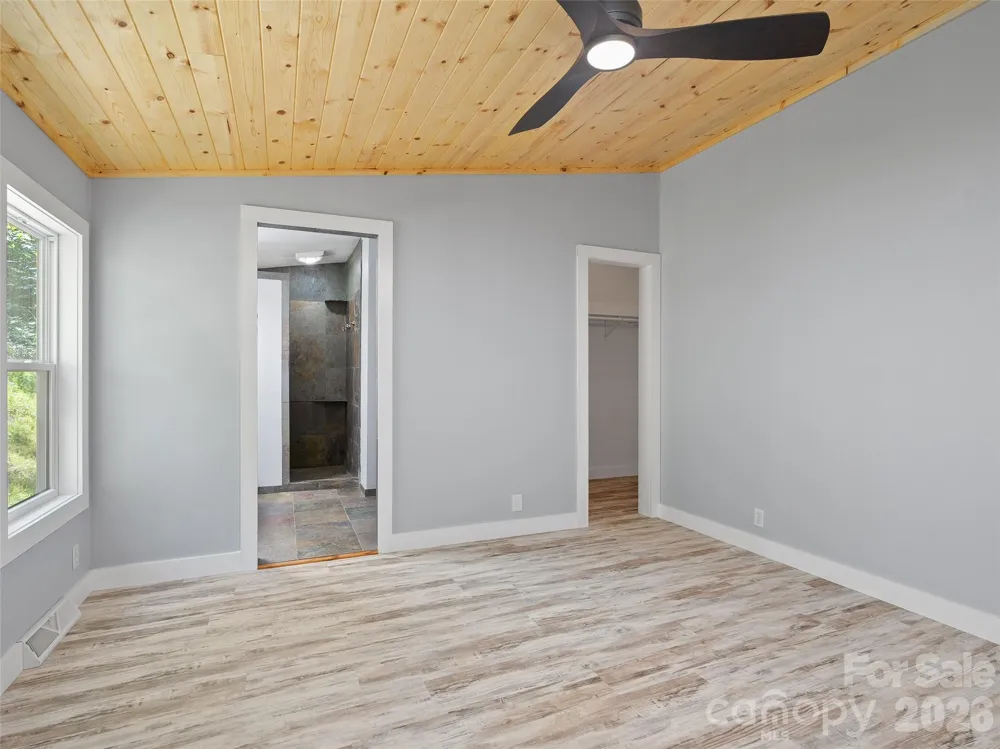 26 Lancelot Loop Canton, NC 28716