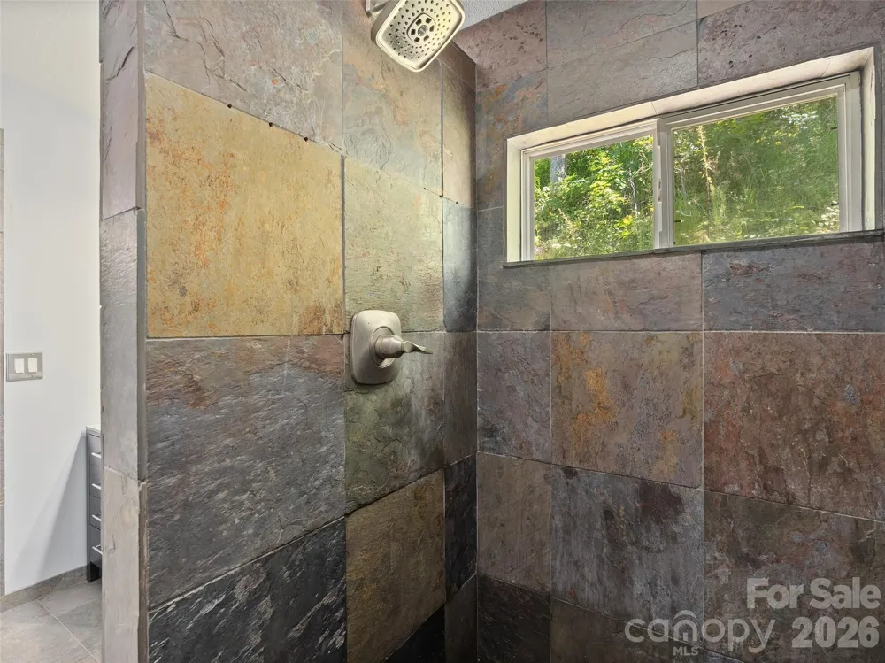 26 Lancelot Loop Canton, NC 28716