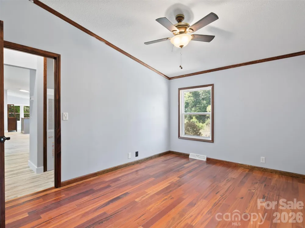 26 Lancelot Loop Canton, NC 28716