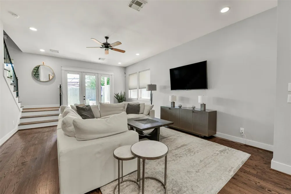 652 E 6th 1/2 Street Houston, TX 77007