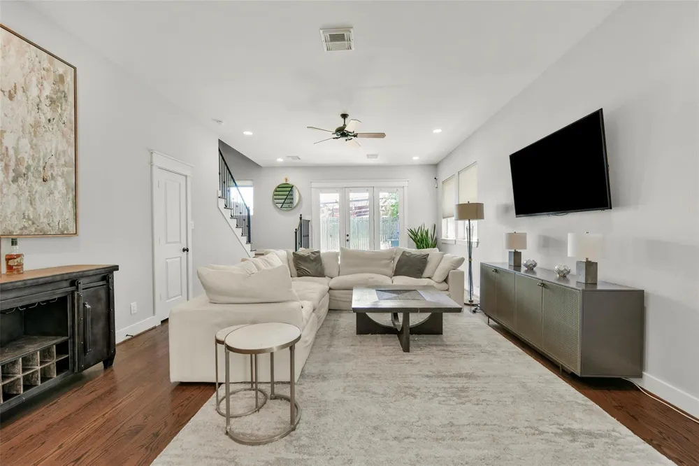 652 E 6th 1/2 Street Houston, TX 77007