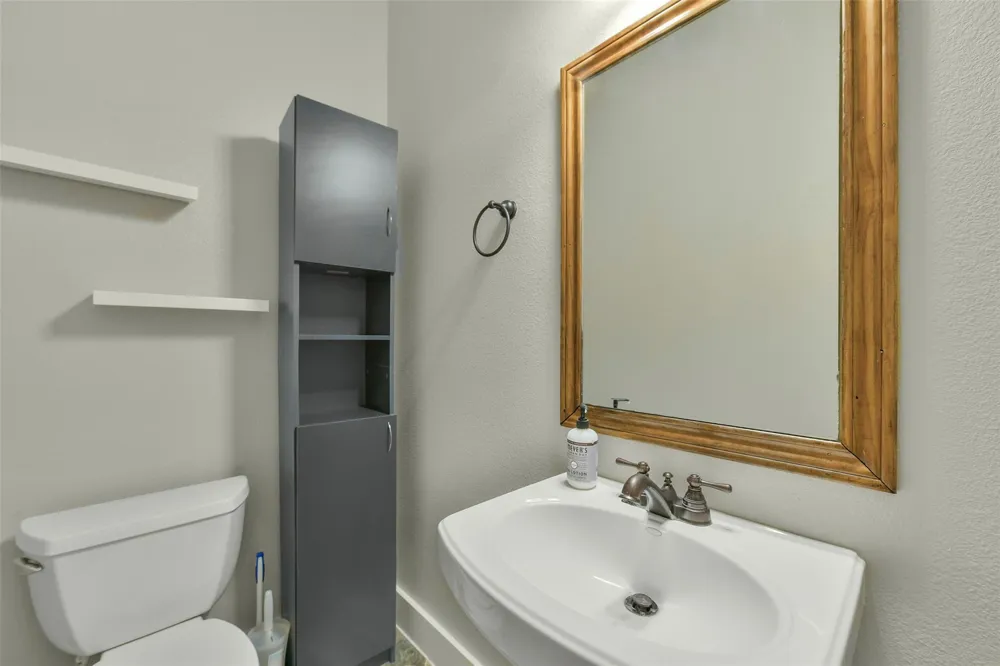 652 E 6th 1/2 Street Houston, TX 77007