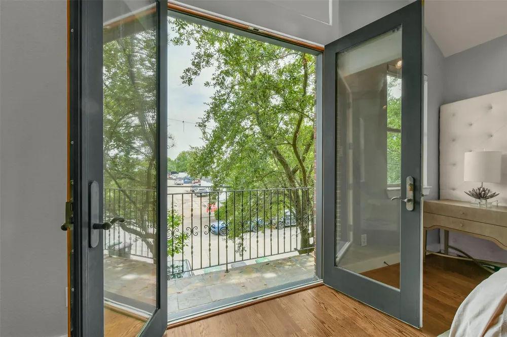 652 E 6th 1/2 Street Houston, TX 77007