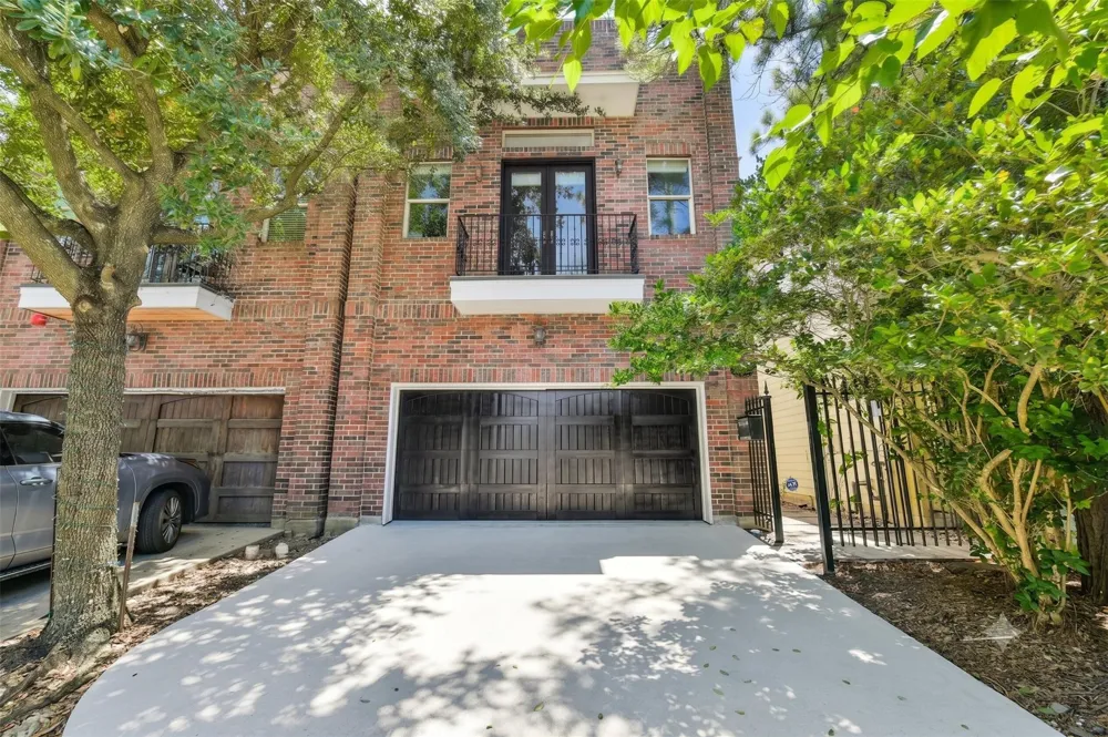 652 E 6th 1/2 Street Houston, TX 77007