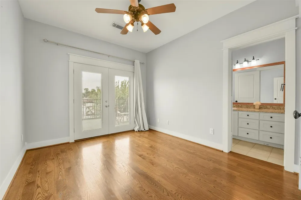 652 E 6th 1/2 Street Houston, TX 77007