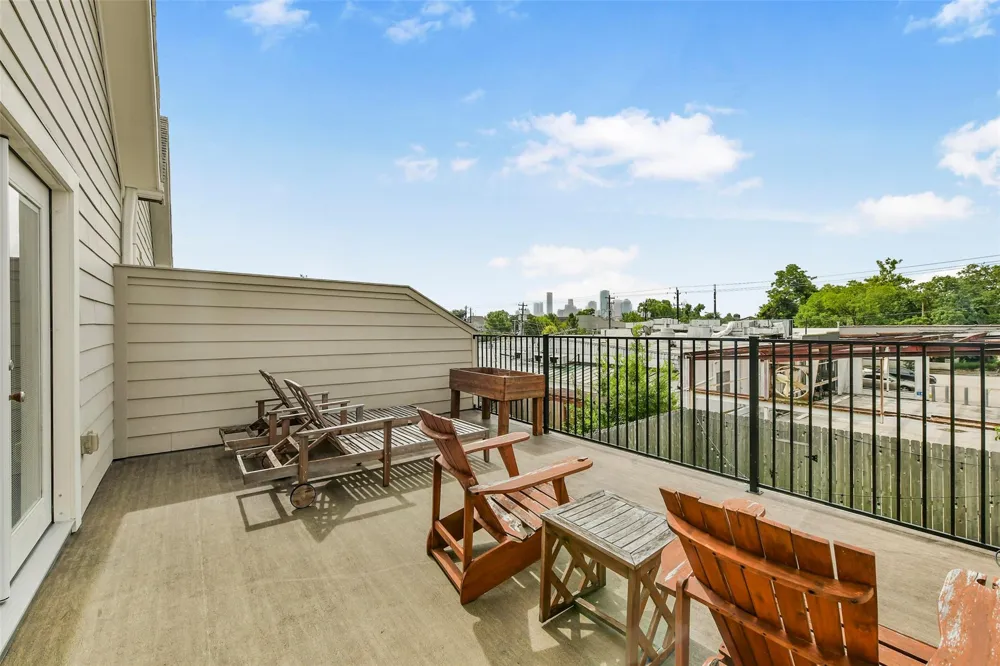 652 E 6th 1/2 Street Houston, TX 77007
