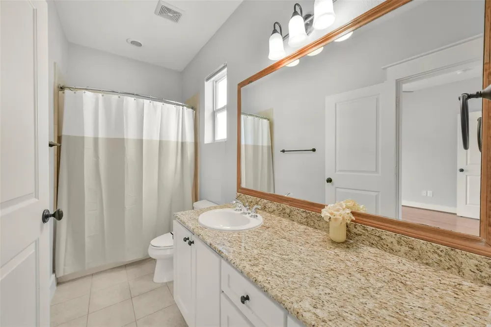 652 E 6th 1/2 Street Houston, TX 77007