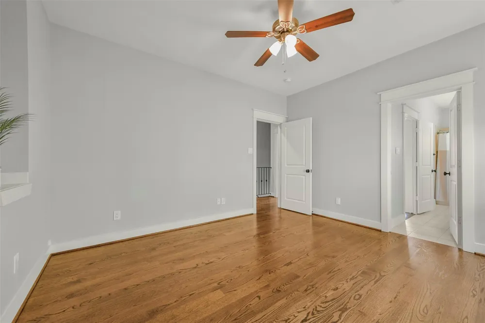652 E 6th 1/2 Street Houston, TX 77007
