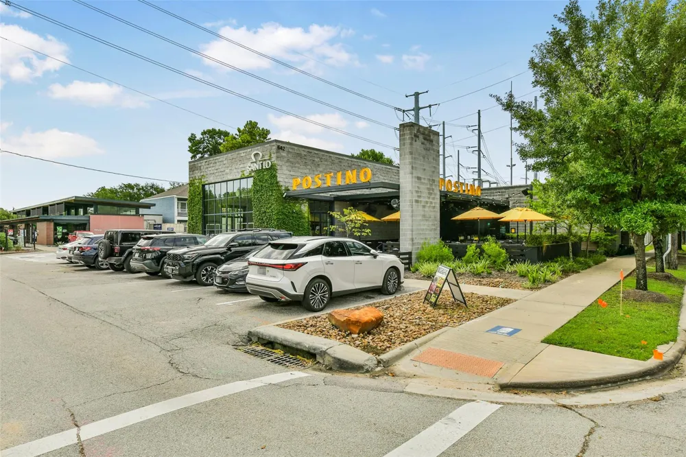 652 E 6th 1/2 Street Houston, TX 77007