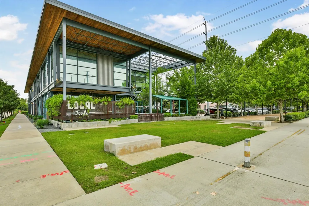 652 E 6th 1/2 Street Houston, TX 77007