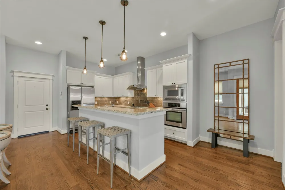 652 E 6th 1/2 Street Houston, TX 77007