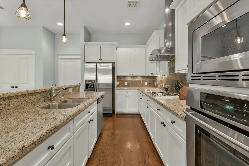 652 E 6th 1/2 Street Houston, TX 77007