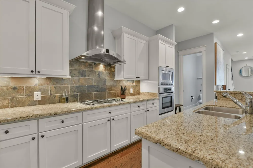 652 E 6th 1/2 Street Houston, TX 77007