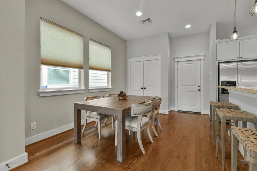 652 E 6th 1/2 Street Houston, TX 77007