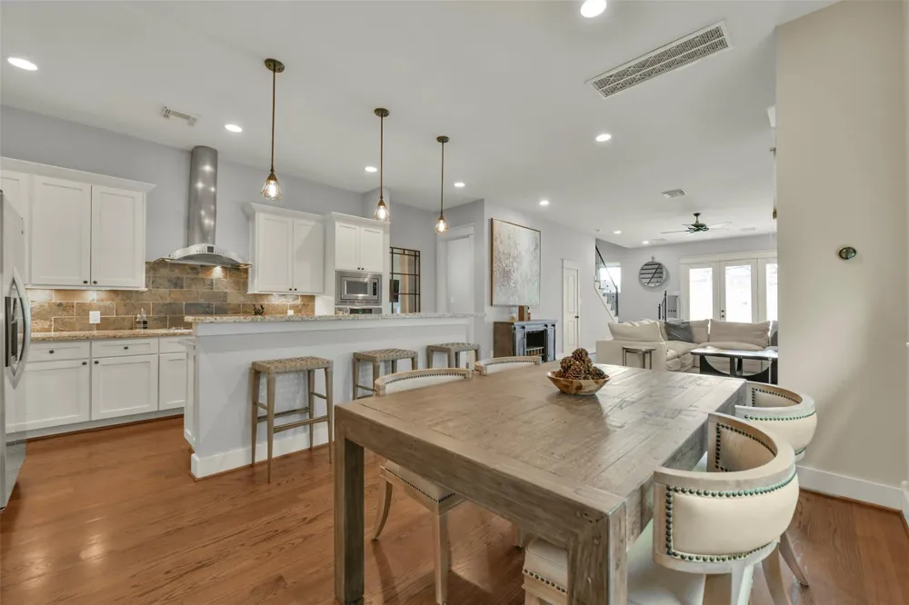 652 E 6th 1/2 Street Houston, TX 77007
