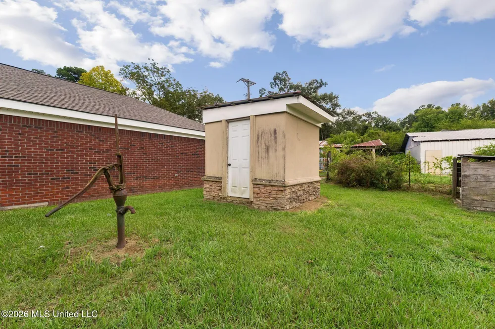 759 Lavelle Ladner Road Lumberton, MS 39455