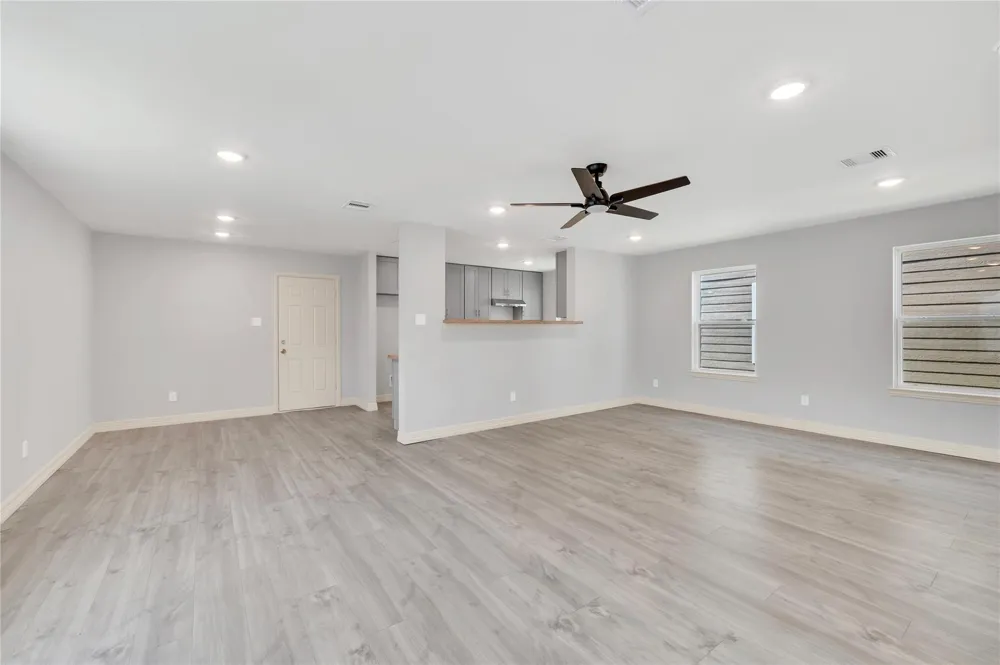 127 Egret Canal Baytown, TX 77523