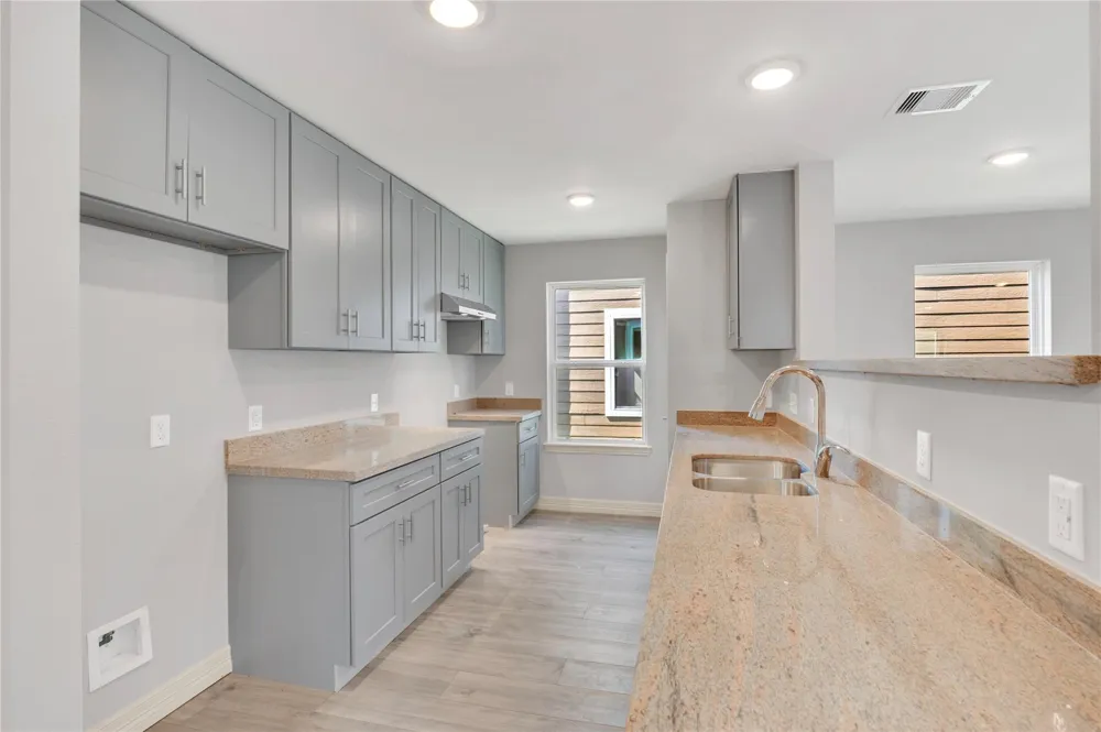 127 Egret Canal Baytown, TX 77523