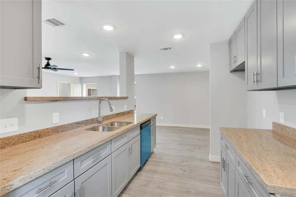 127 Egret Canal Baytown, TX 77523