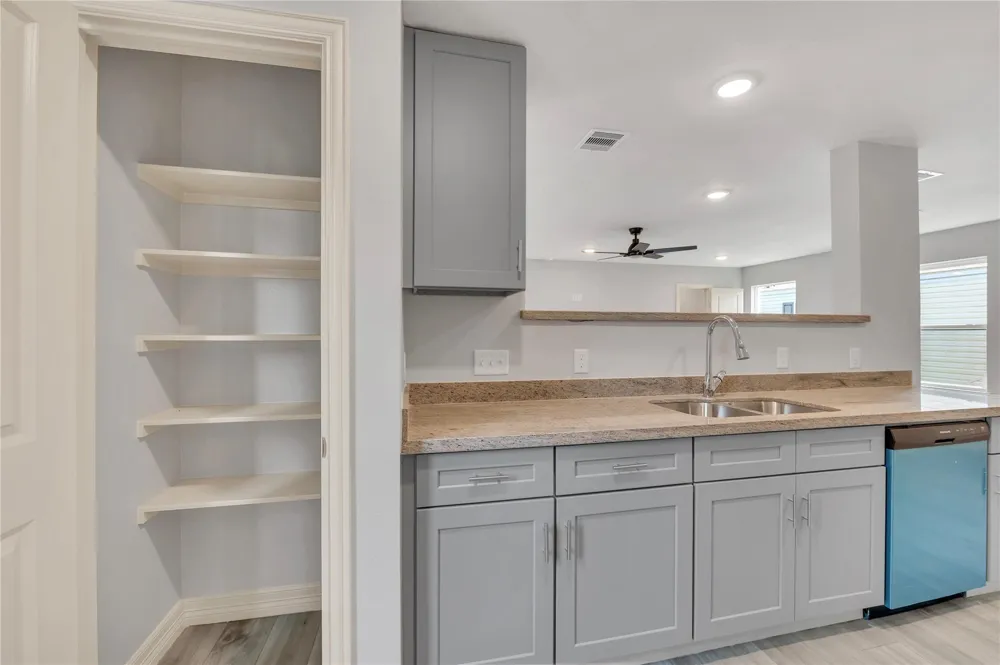 127 Egret Canal Baytown, TX 77523