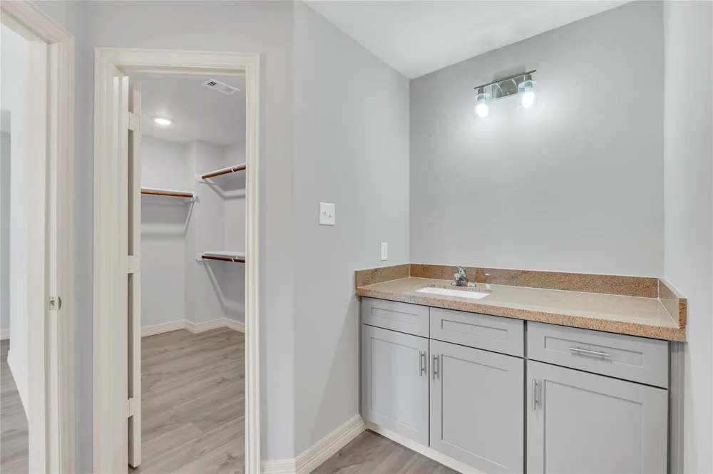127 Egret Canal Baytown, TX 77523