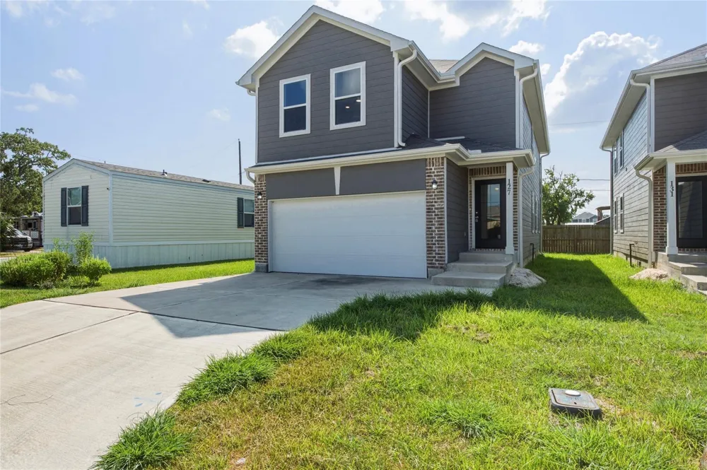 127 Egret Canal Baytown, TX 77523