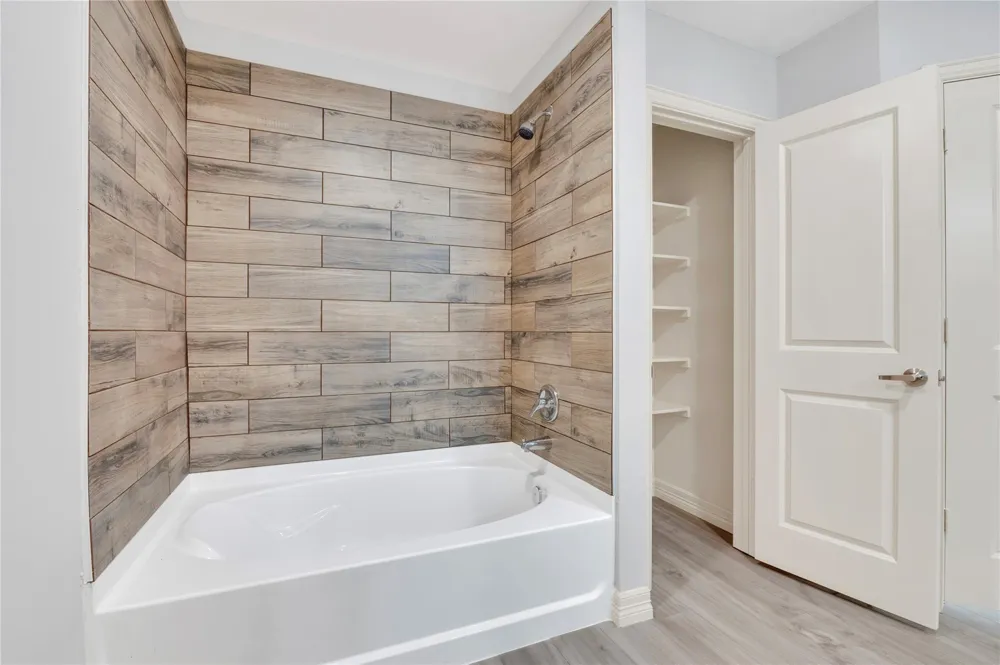 127 Egret Canal Baytown, TX 77523
