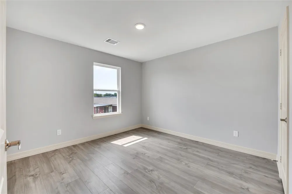 127 Egret Canal Baytown, TX 77523