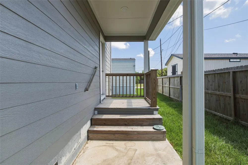 127 Egret Canal Baytown, TX 77523