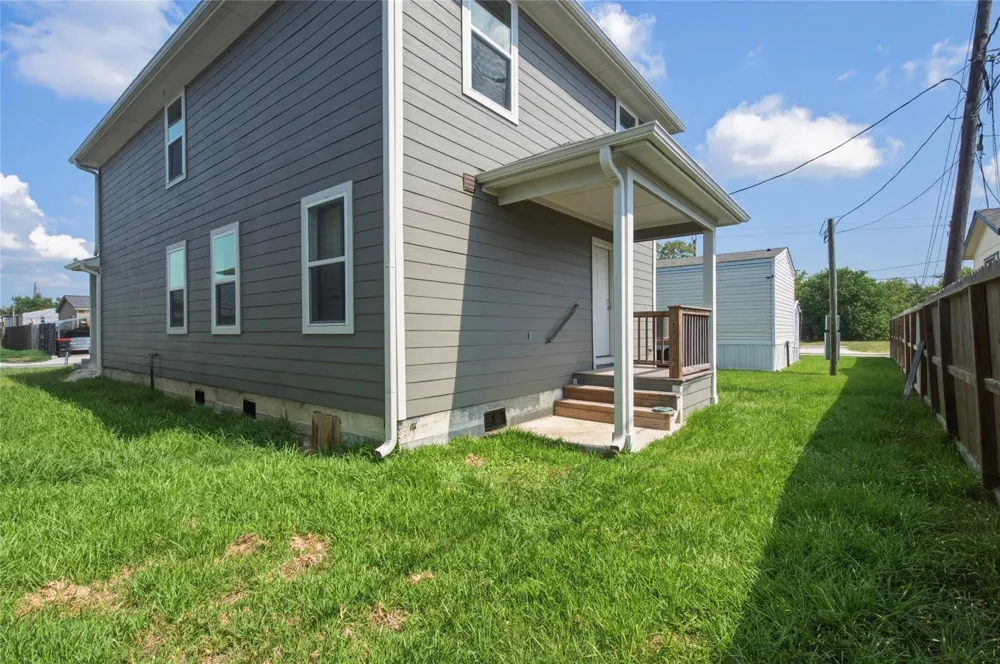 127 Egret Canal Baytown, TX 77523
