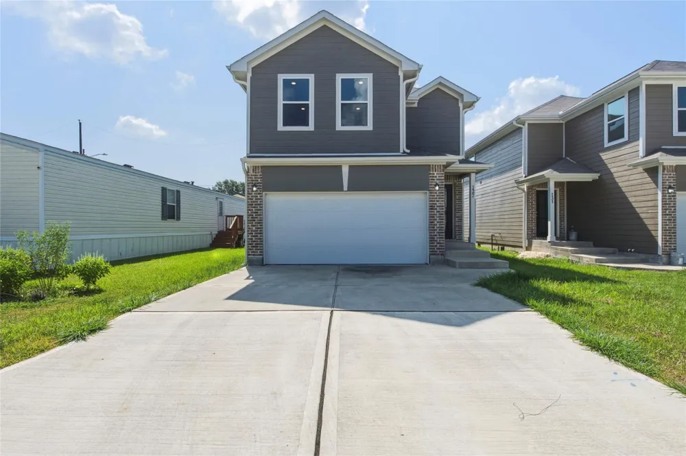 127 Egret Canal Baytown, TX 77523