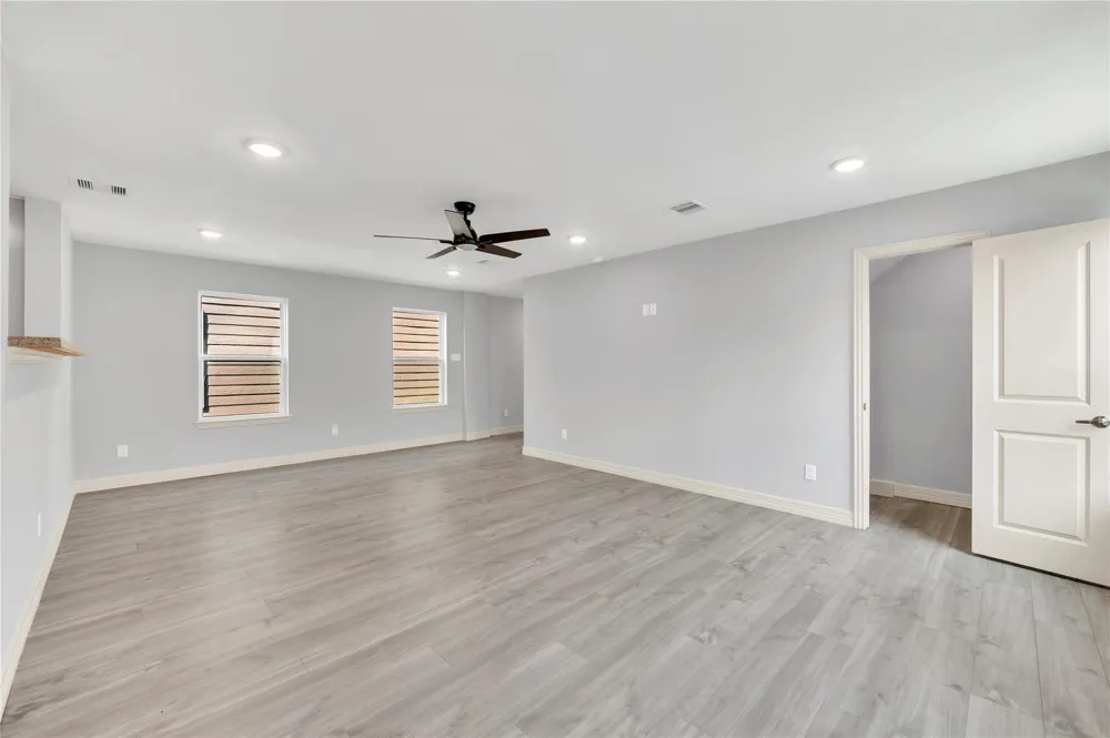 127 Egret Canal Baytown, TX 77523