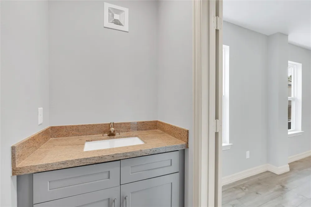 127 Egret Canal Baytown, TX 77523