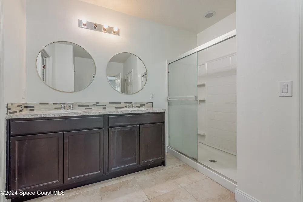 2675 Falcon Lane Mims, FL 32754