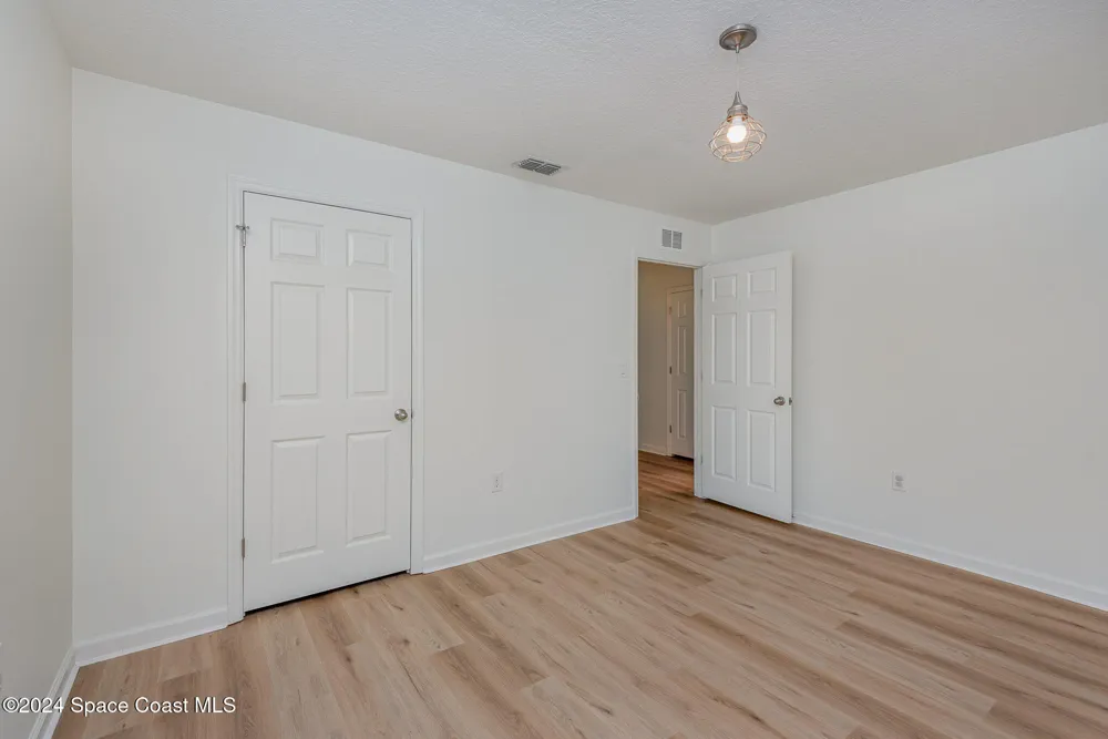 2675 Falcon Lane Mims, FL 32754