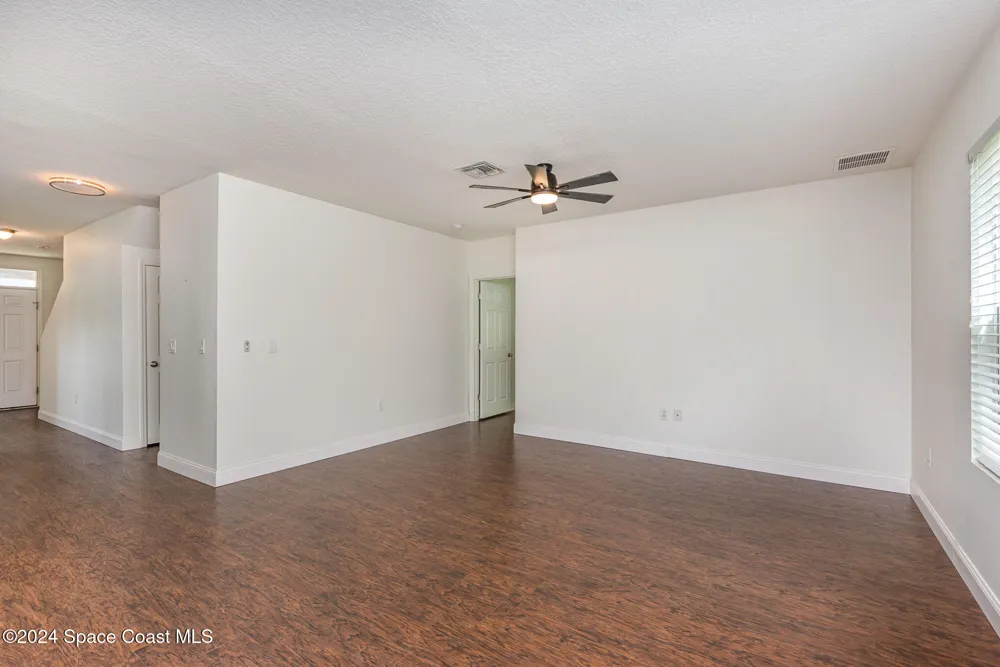 2675 Falcon Lane Mims, FL 32754