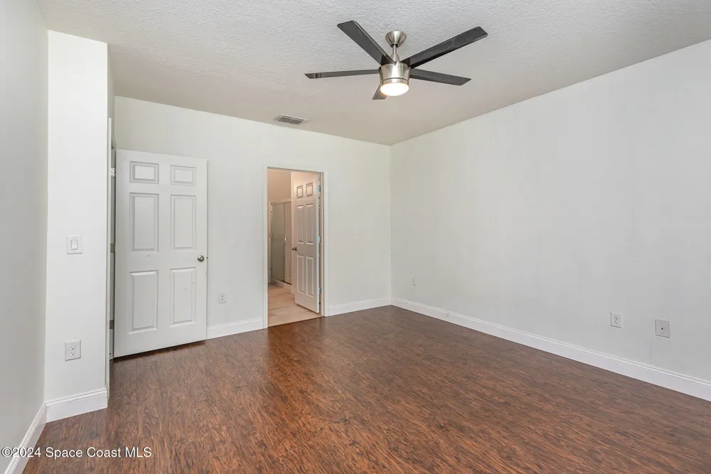 2675 Falcon Lane Mims, FL 32754