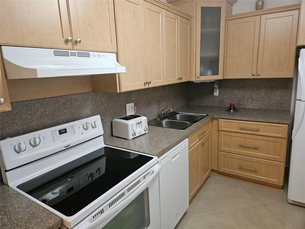 959 SE 2ND AVENUE #117 Deerfield Beach, FL 33441