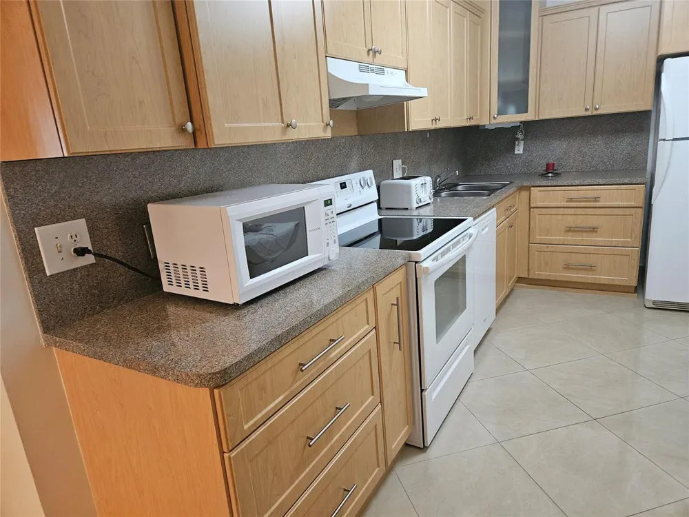 959 SE 2ND AVENUE #117 Deerfield Beach, FL 33441